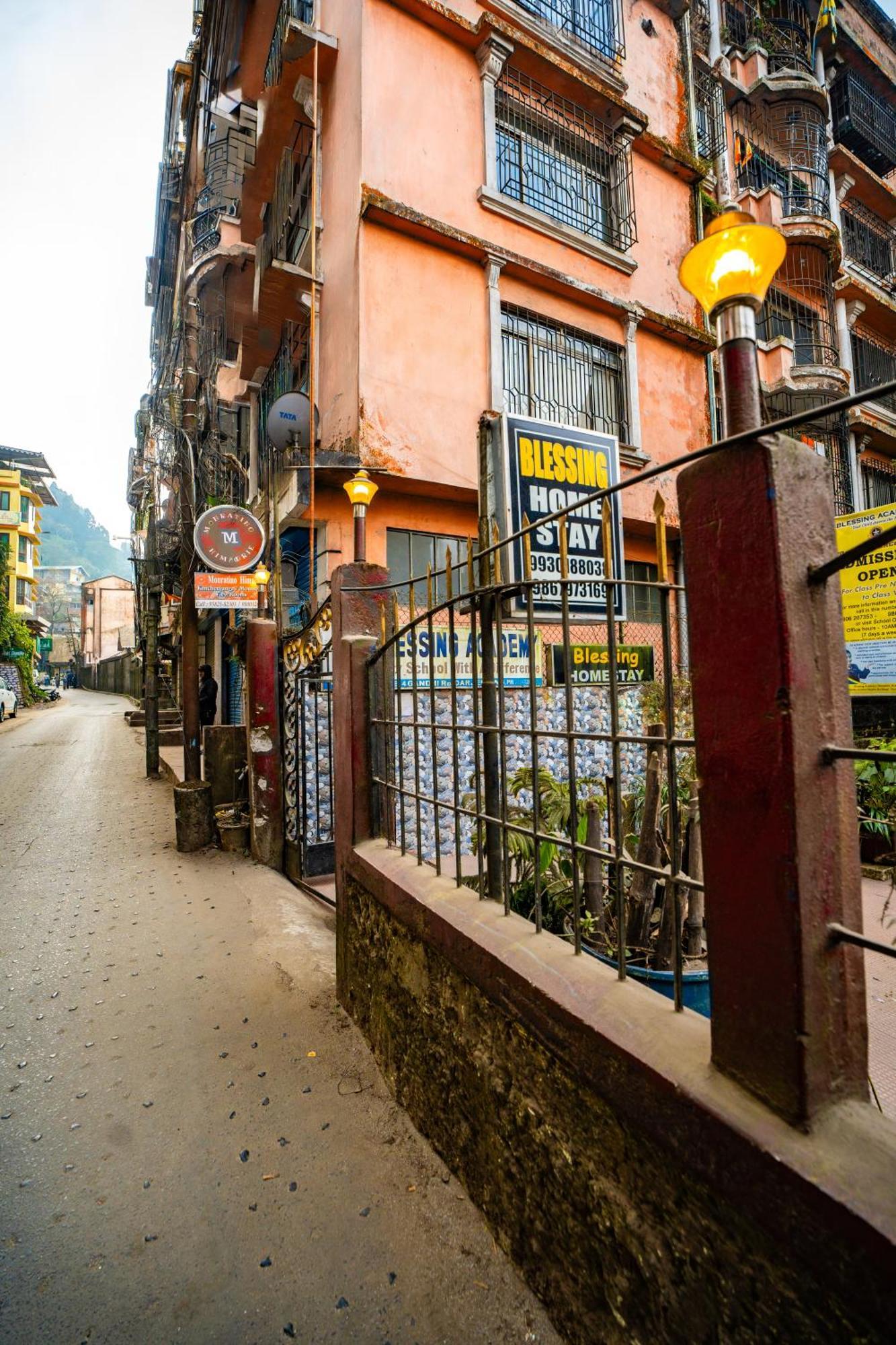 Monratino Himadrie -2 Mins Walk From Mall Road - All Rooms Have Kanchenjunga Mountain View Darjeeling  Ngoại thất bức ảnh