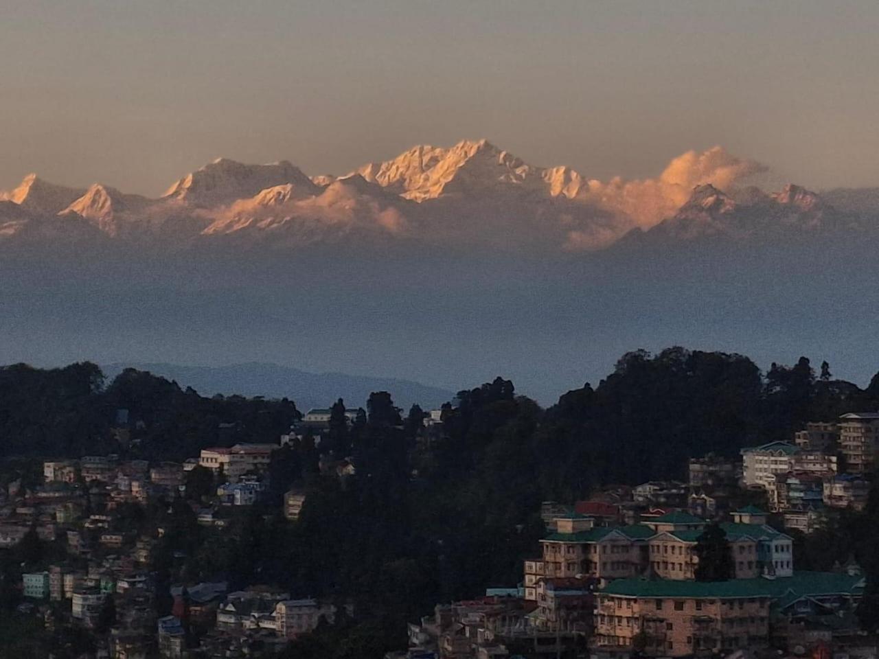 Monratino Himadrie -2 Mins Walk From Mall Road - All Rooms Have Kanchenjunga Mountain View Darjeeling  Ngoại thất bức ảnh